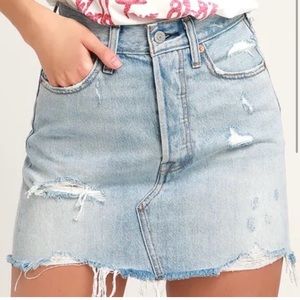 Levi’s Denim Mini Skirt / Size 26